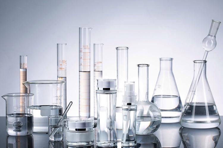 跨界融合 護膚精華與紡織品美學在視覺呈現中的創新應用